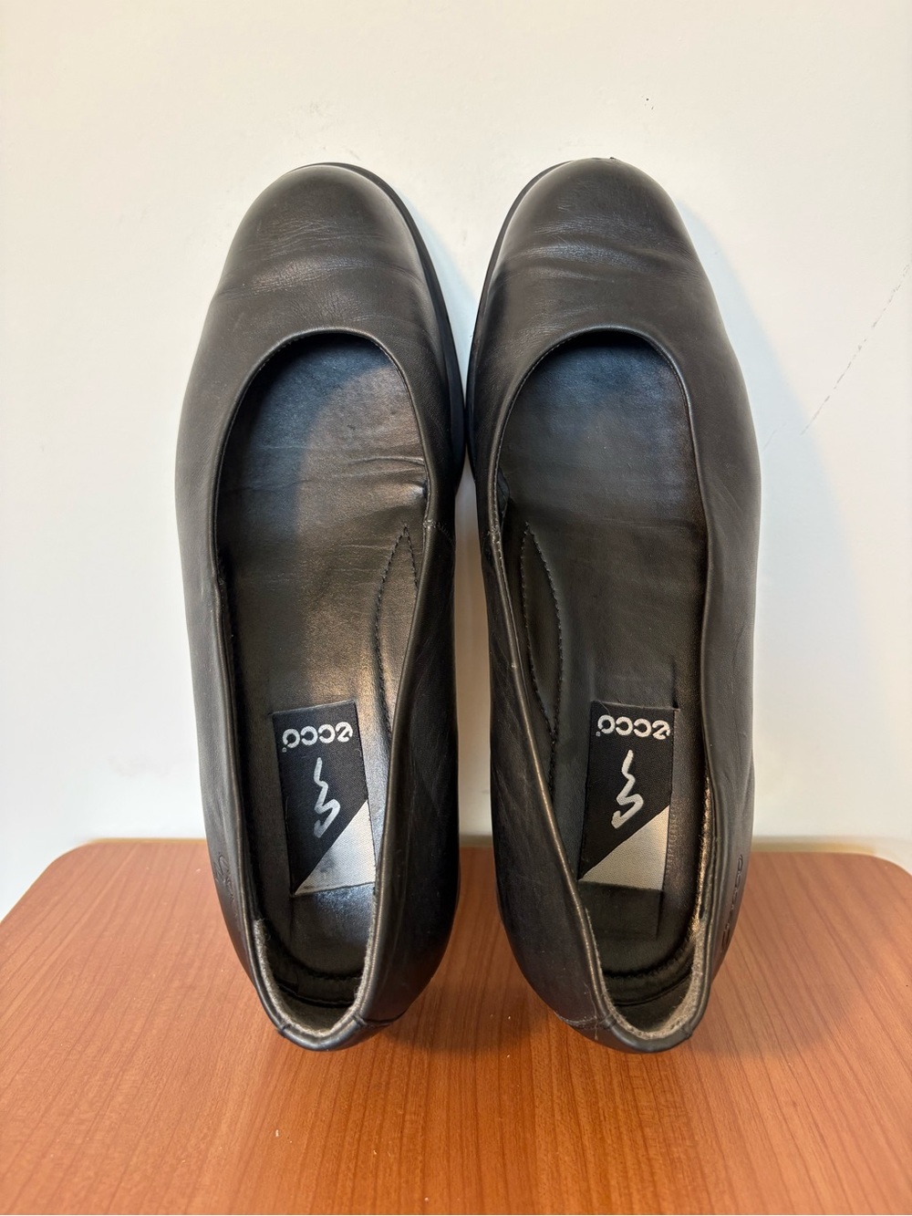 Ecco Classic Black Leather Women's Ballet Flat Loafer Shoe size 38 or 7-7.5 - Picture 6 of 10